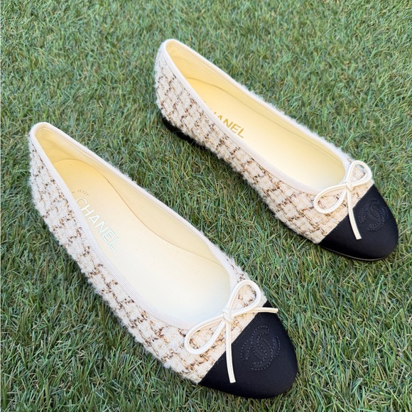 2025K CHANEL WOOL MOHAIR TWEED ECRU BEIGE GOLD FABRIC BALLET FLATS SHOES 39 NEW - Picture 9 of 17